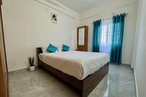 Truelife Whitefield - Premium 1 BHK Apartments - Prime location - Easy access to Main Rd - Metro - ITPL - Fast WiFi - Kitchen - Smart TV - Power backup - Park - Garden views