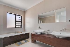 Spacious Room with Balcony, Mountain Views, Modern Bathroom Tub and Shower and WiFi