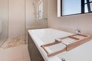 Spacious Room with Balcony, Mountain Views, Modern Bathroom Tub and Shower and WiFi