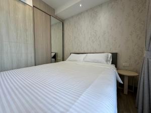 2 BD Skypark Condo