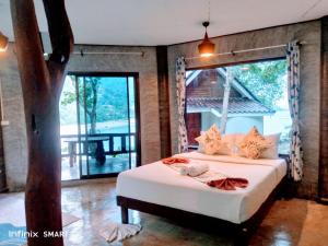 Sea view cliff cabin house kantiang bay7