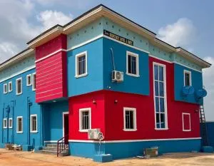 Bronzekey Hotel and Suites - Sapele