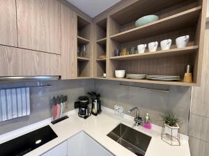 2 BD Laguna Skypark Condo