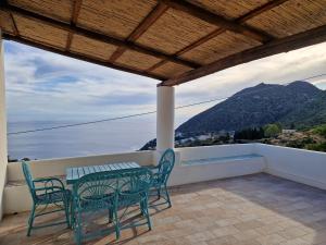 Monolocale con terrazza Canale Filicudi