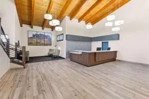 Days Inn & Suites by Wyndham Mesa Near Phoenix - Sunview