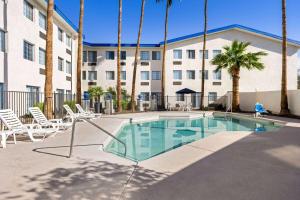 Days Inn & Suites by Wyndham Mesa Near Phoenix
