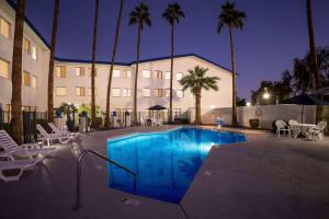 Days Inn & Suites by Wyndham Mesa Near Phoenix