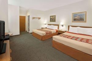 Queen Room with Two Queen Beds - Non-Smoking room in Super 8 by Wyndham Hampshire IL