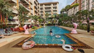 芭东43市中心泳池景两卧室公寓近班赞江西冷酒吧街