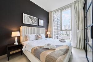 Elegant 2BR Living Steps from Dubai Hills Park