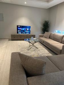 شقه مودرن غرفتين نوم وغرفه ملابس حي الياسمن بمجمع الماجديه