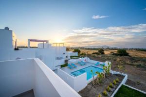 XENOS VILLA 7 with a private pool near the sea