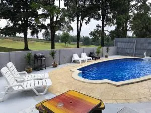 Green Cove Villa A Famosa Karaoke Netflix Private pool - Kampong Ayer Hitam