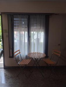 Para familias, lugar para guardar autos dentro de la propiedad