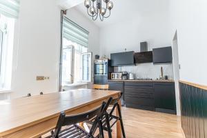 Amazing 3 BR Apt, 15 Min to Landstraße Hub