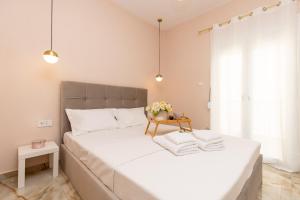 Seaside Apartment Renovated 2BR 1 Minute Walk to the Beach No Car Needed