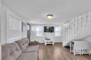 Charming 2-BR Home, 4 Blocks to the Boardwalk home