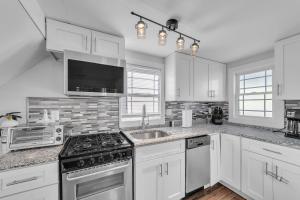 Charming 2-BR Home, 4 Blocks to the Boardwalk home