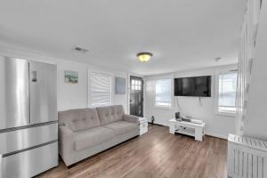 Charming 2-BR Home, 4 Blocks to the Boardwalk home