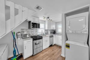 Charming 2-BR Home, 4 Blocks to the Boardwalk home