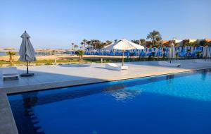 Seaview Hotel Apartment steps from downtown, Free WIFI