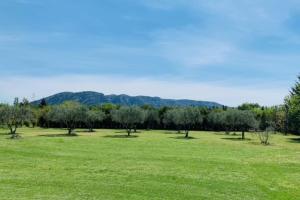 Maisons de vacances House with heated swimming pool and breathtaking views of the Luberon : photos des chambres