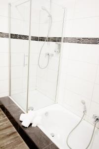 SH Asia Suite l 3 Schlafzimmer I Sauna l 400m bis Uni I Messe I IGA 27