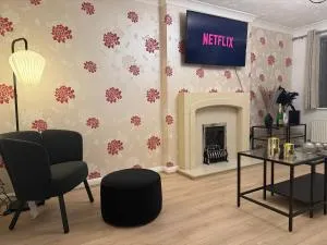 Coventry - 3 Beds - Pet Friendly - Free Parking - Parkside