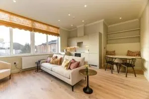 Pass the Keys Stunning loft style apartment - Twickenham