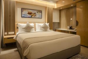 HOTEL LAKE VIEW