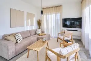 Bernstein Apartments - Pouch