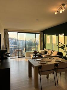 Central Apartment with City Park View and Terrace