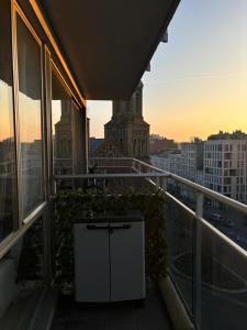 Central Apartment with City Park View and Terrace