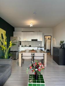 Central Apartment with City Park View and Terrace