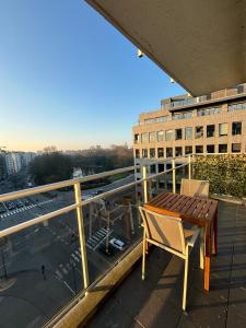 Central Apartment with City Park View and Terrace