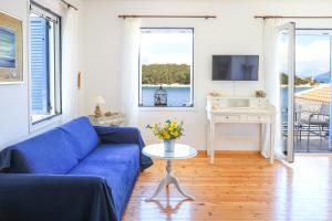 Three properties Art House, Top floor open plan studio, Open plan Art studio with front yard in Fiskardo