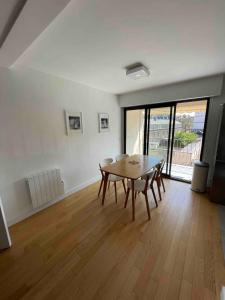 4 Bedroom Apartment - Near docks and metro