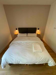 4 Bedroom Apartment - Near docks and metro