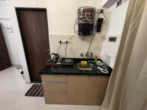 The Lily Bloom - Vagholi