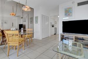 Beachfront! Best Sunset View & Location on Marco!