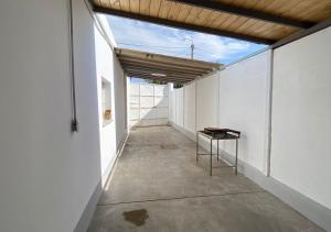 Casa con cochera doble y parrillero en zona estratégica