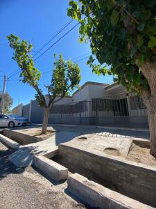 Casa privada con cochera en zona tranquila