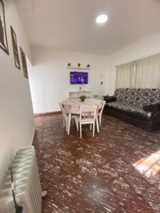 Casa privada con cochera en zona tranquila