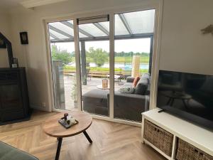 LuxChalet Ferienhaus ELLA mit Aussicht auf die Ijssel im Ferienpark mit Pool und Strand Holland Niederlande