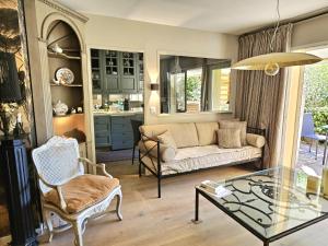 Aix centre, 2 room apartment garden, parking