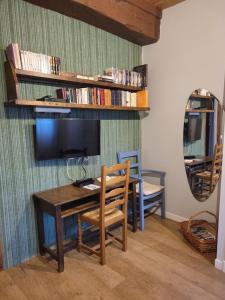 Le Logis de la Cour de Bretagne au Port de Dinan Lanvallay