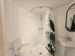 Spacious Apartment - 12 Minutes from Gatwick