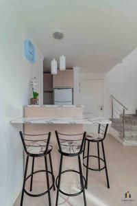 AP novo com Piscina 1 quadra do mar