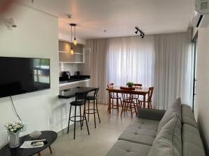 Confortável e lindo Flat c ar e piscina no centro