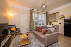 Modern & Bright Central Helsinki